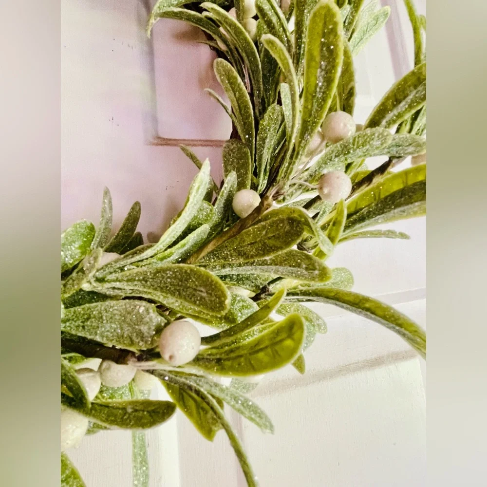 *Glittered Mistletoe Wreath